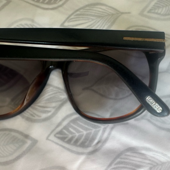 Tom Ford Olivier TF236 Sunglasses - Used with scratches!! - Picture 6 of 14
